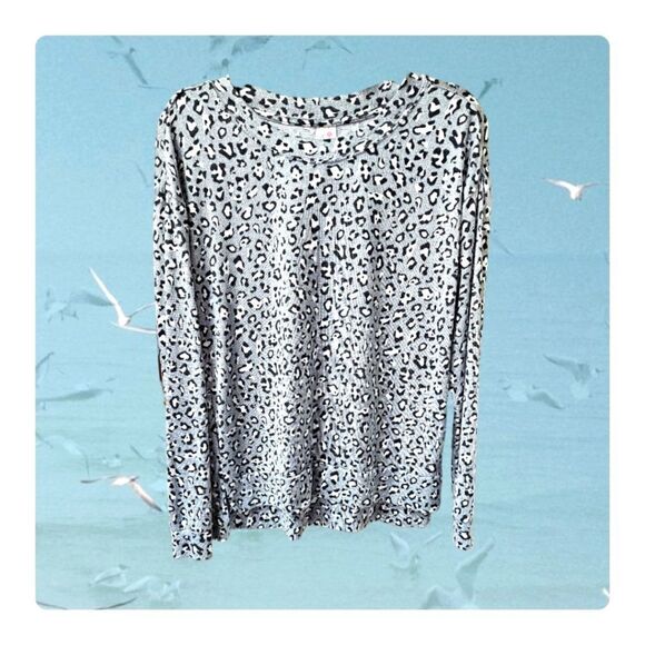 Secret Treasures Tops - NWOT SECRET TREASURES Women's Super Soft Leopard Print Long Sleeve Top
